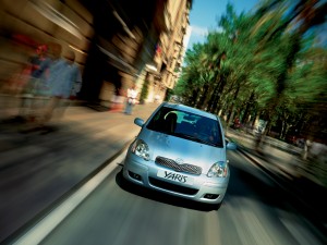 toyota_yaris_silver_03_04